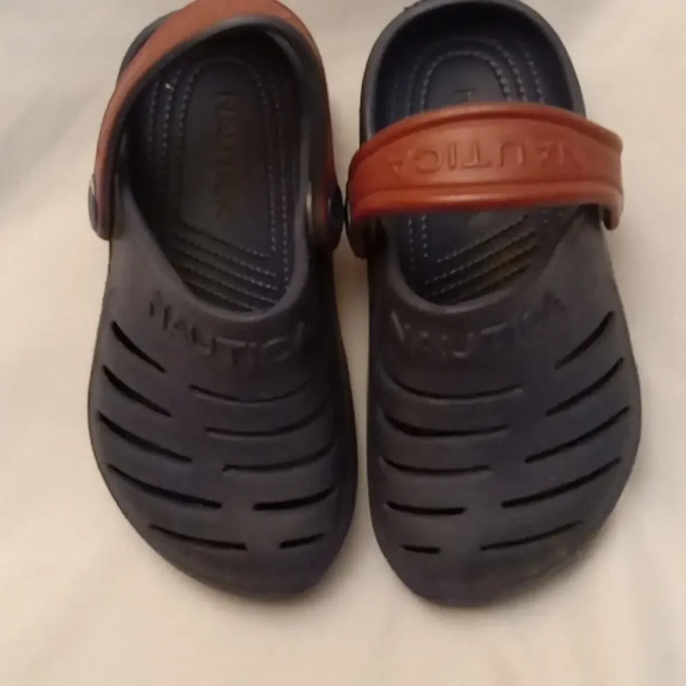 Nautica Kids Size 8 Navy and Red Clog Sandals Athleisure, Summer, Fun Beach
